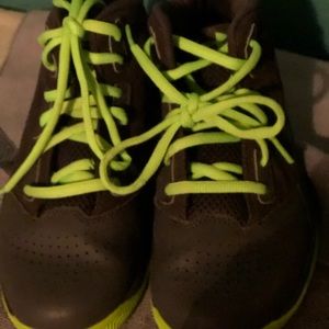 Boys Under Armour Basketball shoes size 3Y